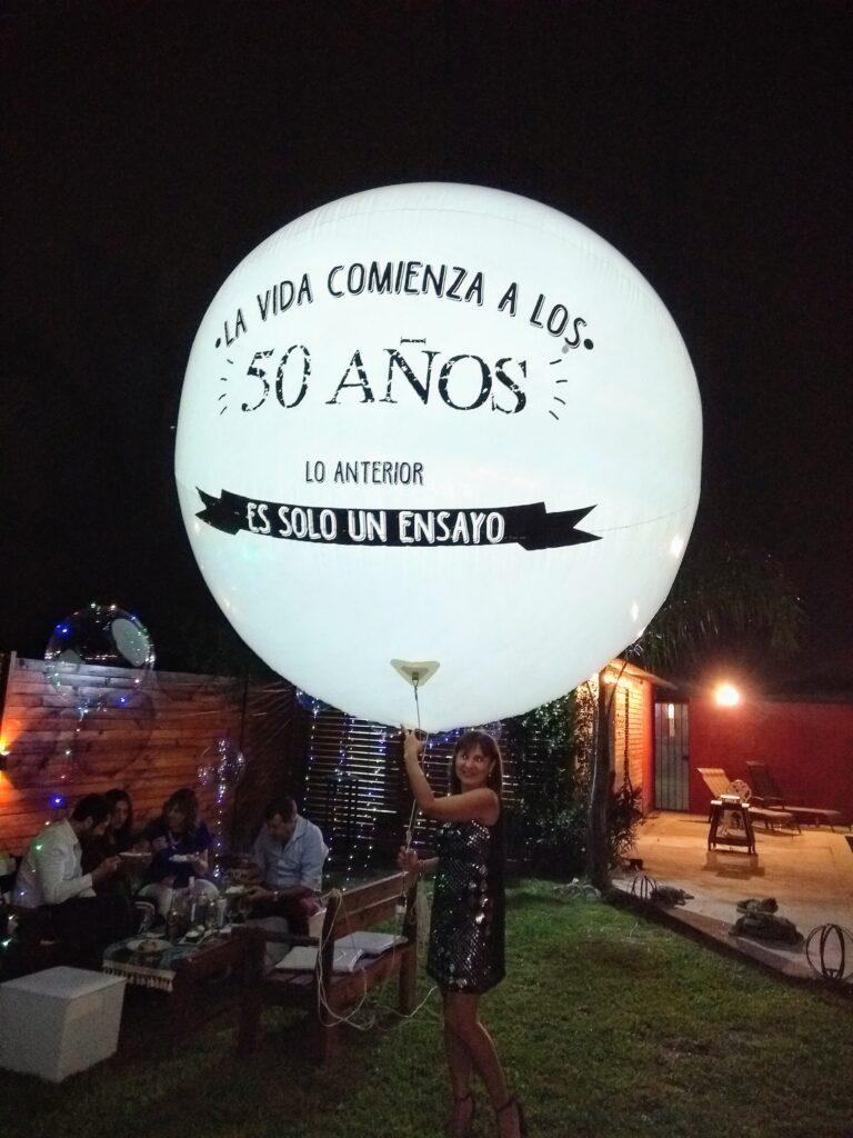 globo-con-helio-iluminado-en-fiesta-de-cumpleaños